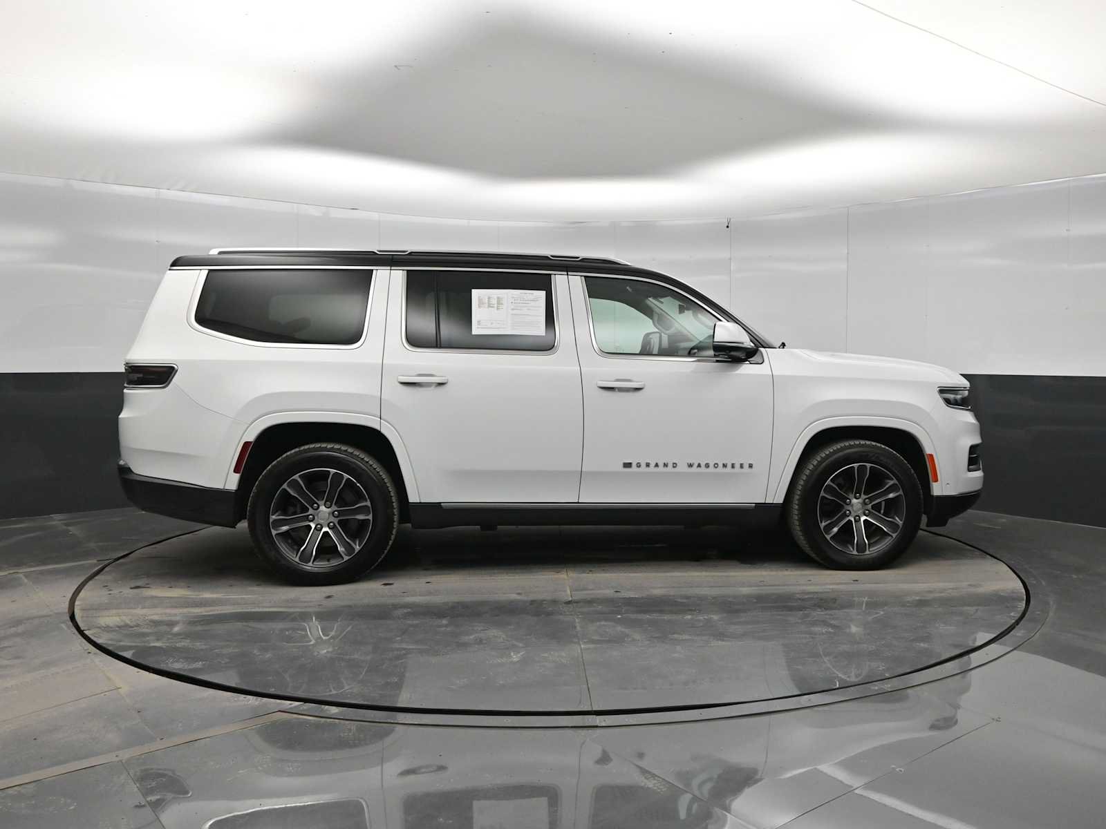 Used 2022 Jeep Grand Wagoneer Series I AWD/4WD image 9