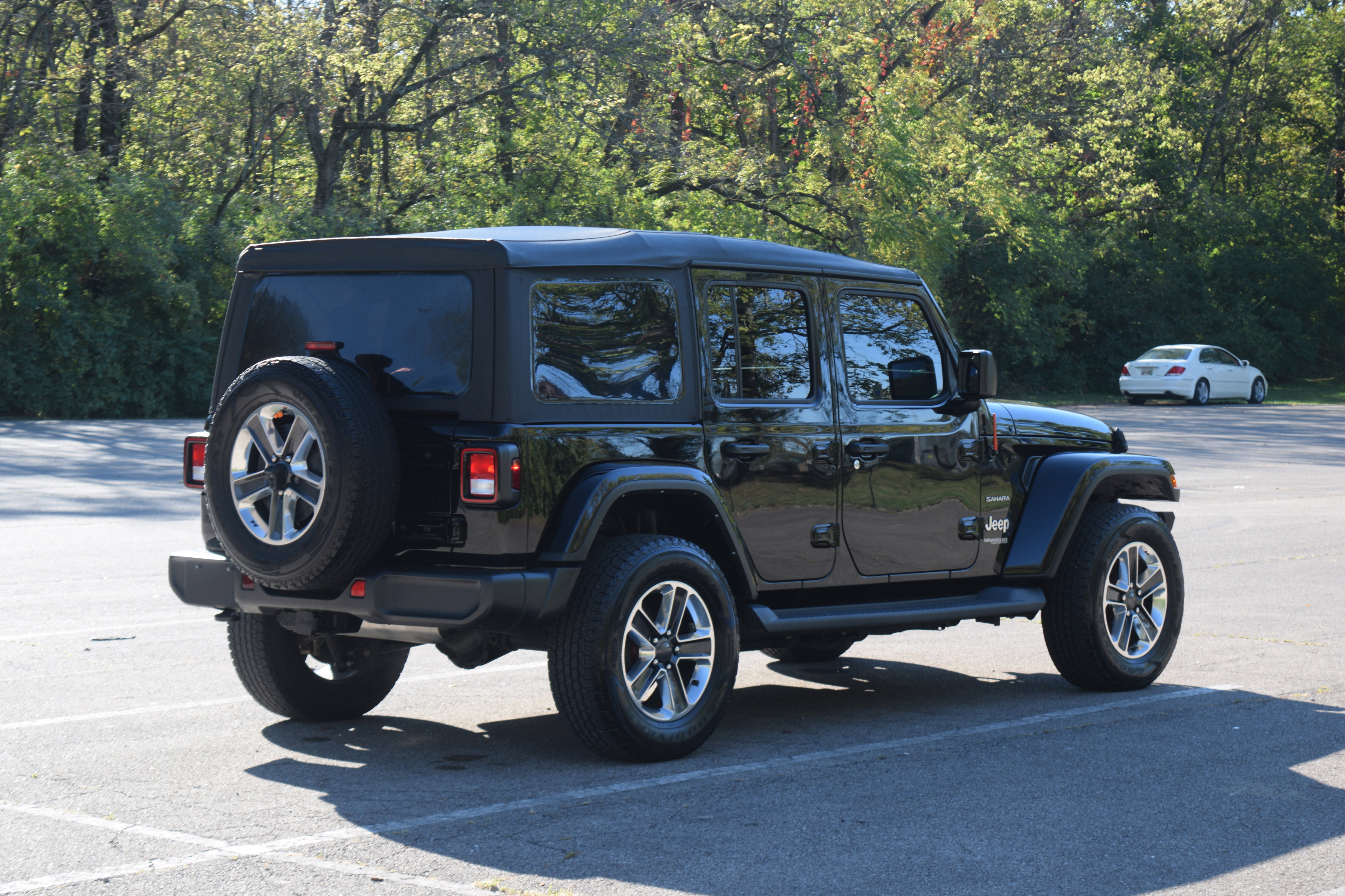Used 2022 Jeep Wrangler Unlimited Sahara w/ Cold Weather Group image 25