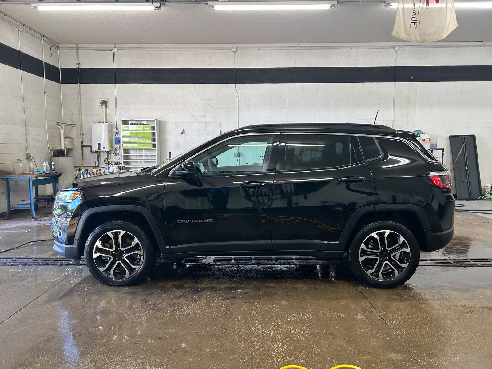 Certified 2024 Jeep Compass Limited AWD/4WD image 3