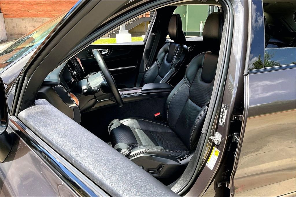 Used 2023 Volvo XC60 B5 Ultimate FWD image 32