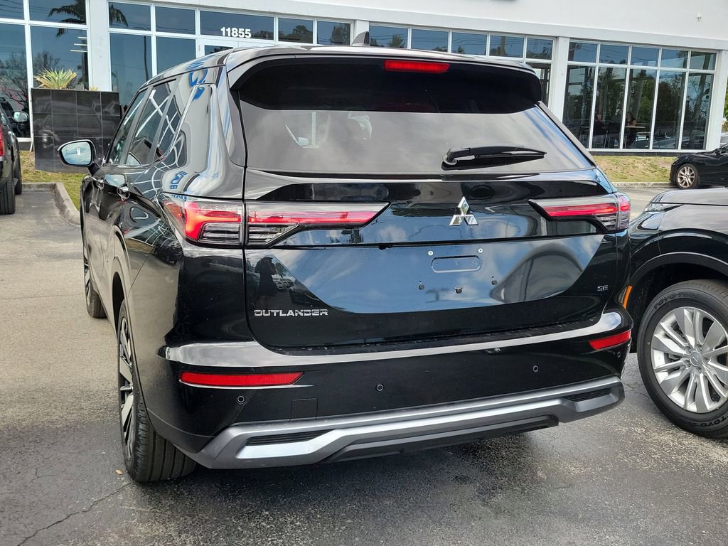 New 2025 Mitsubishi Outlander SE image 3