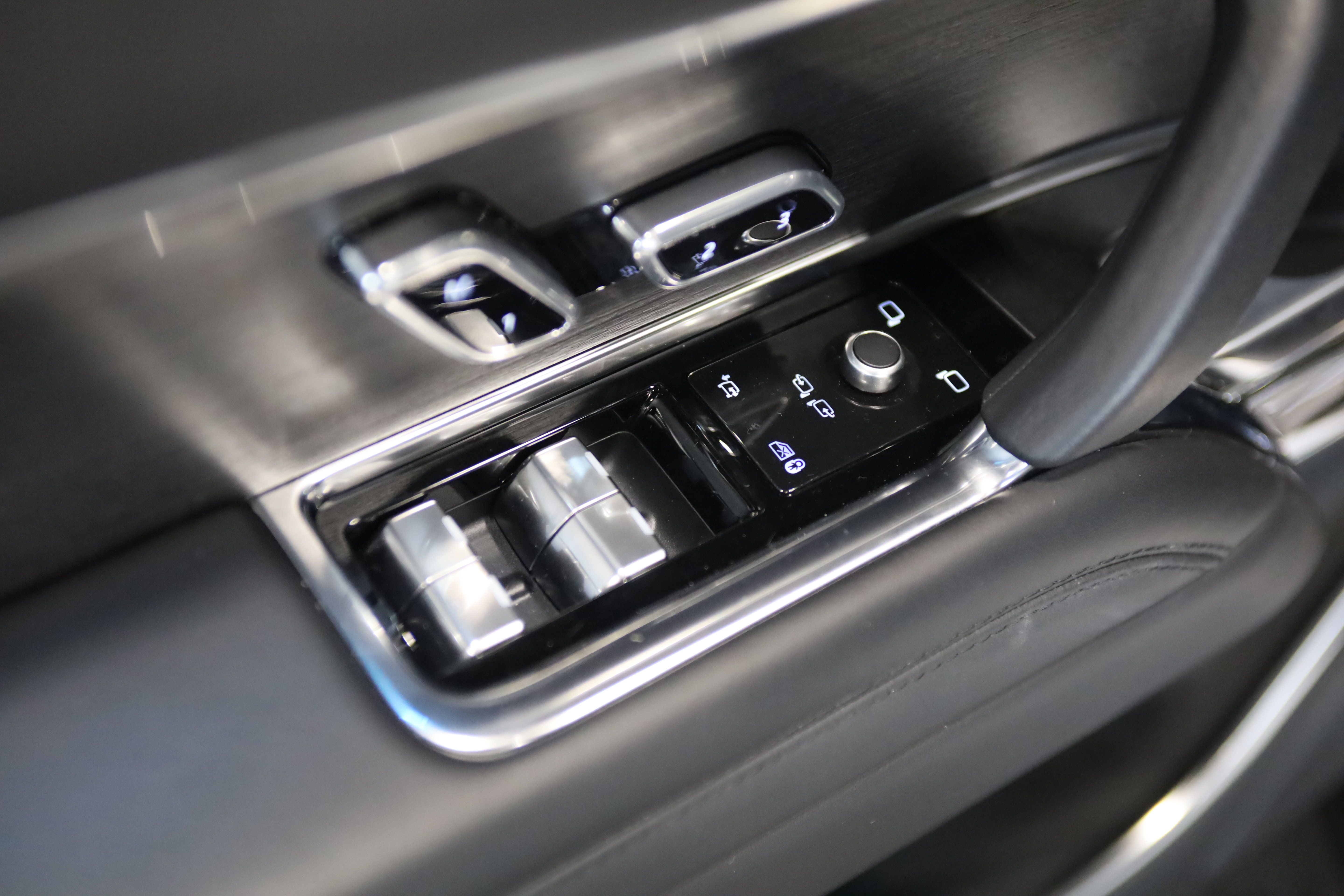 Used 2024 Land Rover Range Rover SE AWD/4WD image 15