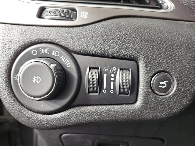 Certified 2022 Jeep Cherokee Limited w/ Mopar Interior Package image 18