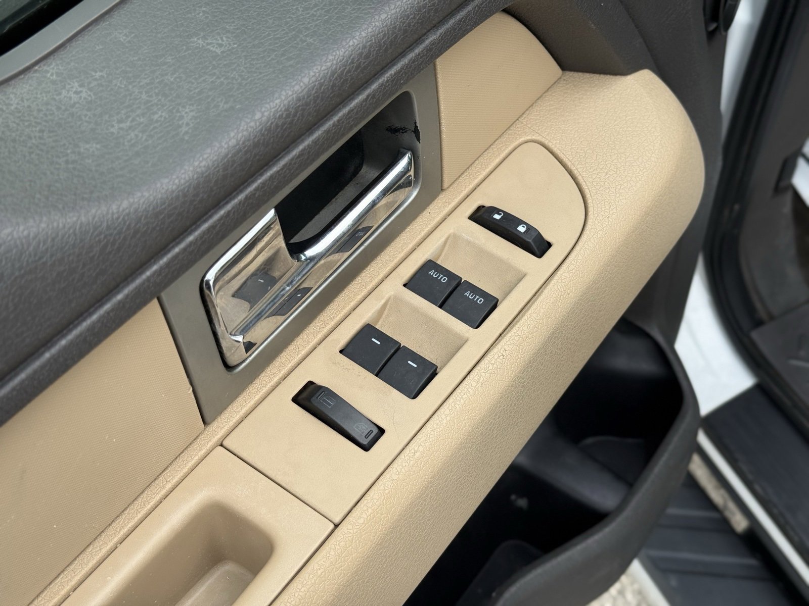 Used 2011 Ford F150 XLT w/ XLT Chrome Pkg image 12