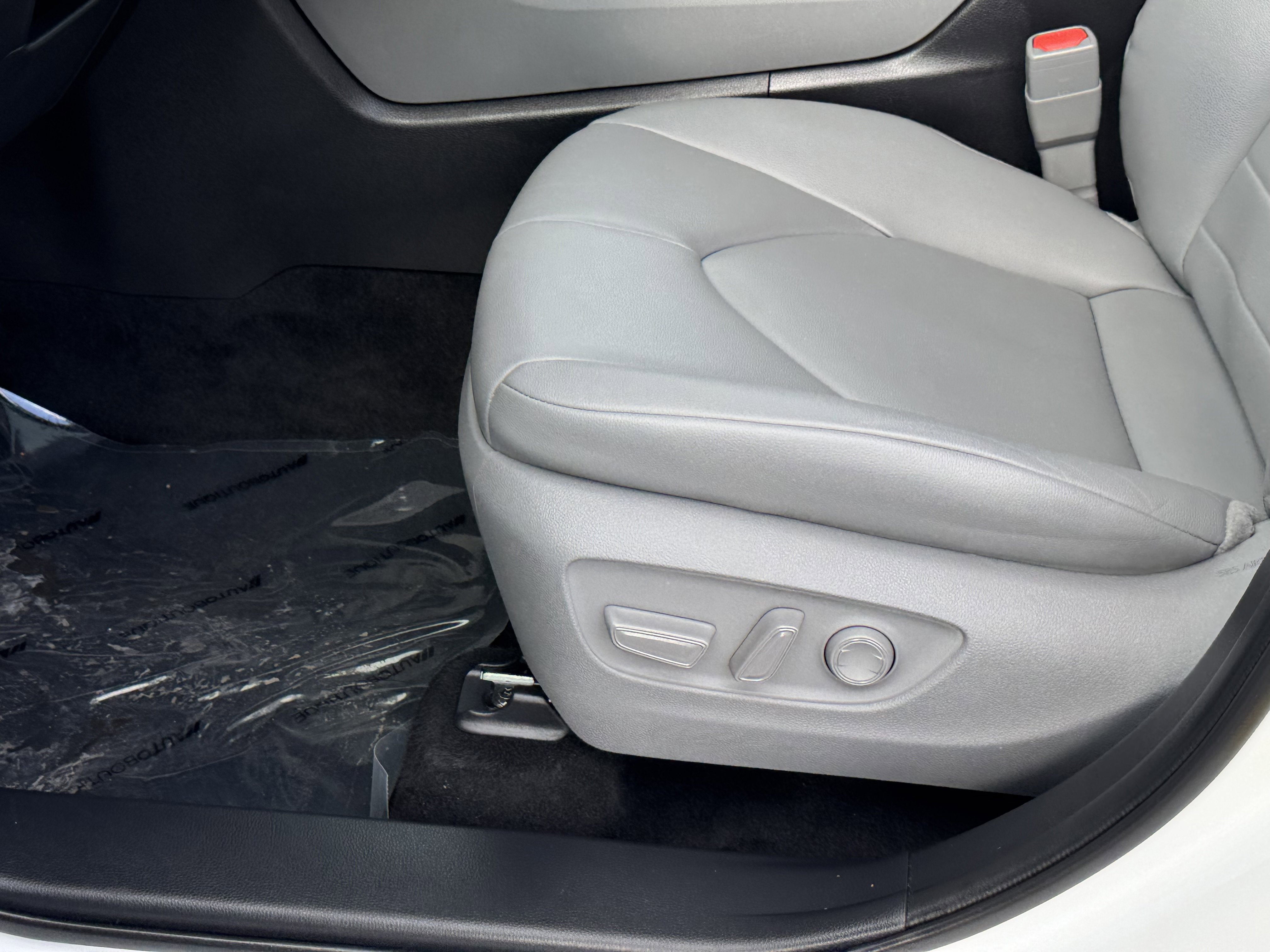 Used 2022 Toyota Highlander XLE image 39