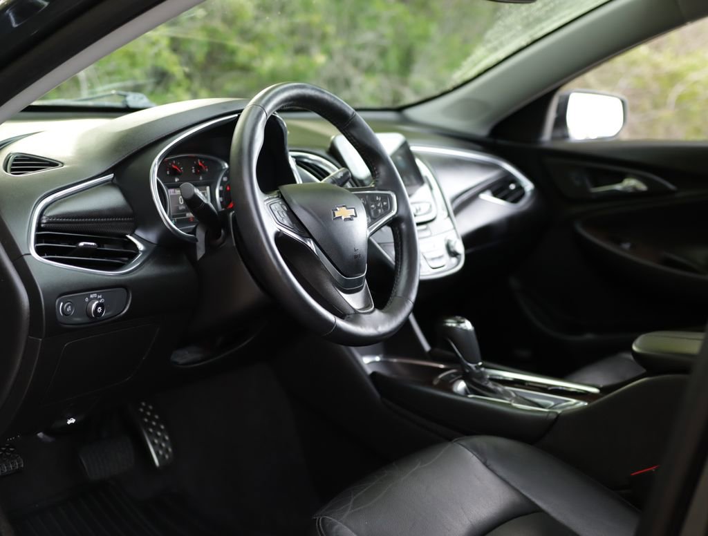 Used 2017 Chevrolet Malibu Premier w/ Premier Sun and Wheel Package FWD image 9