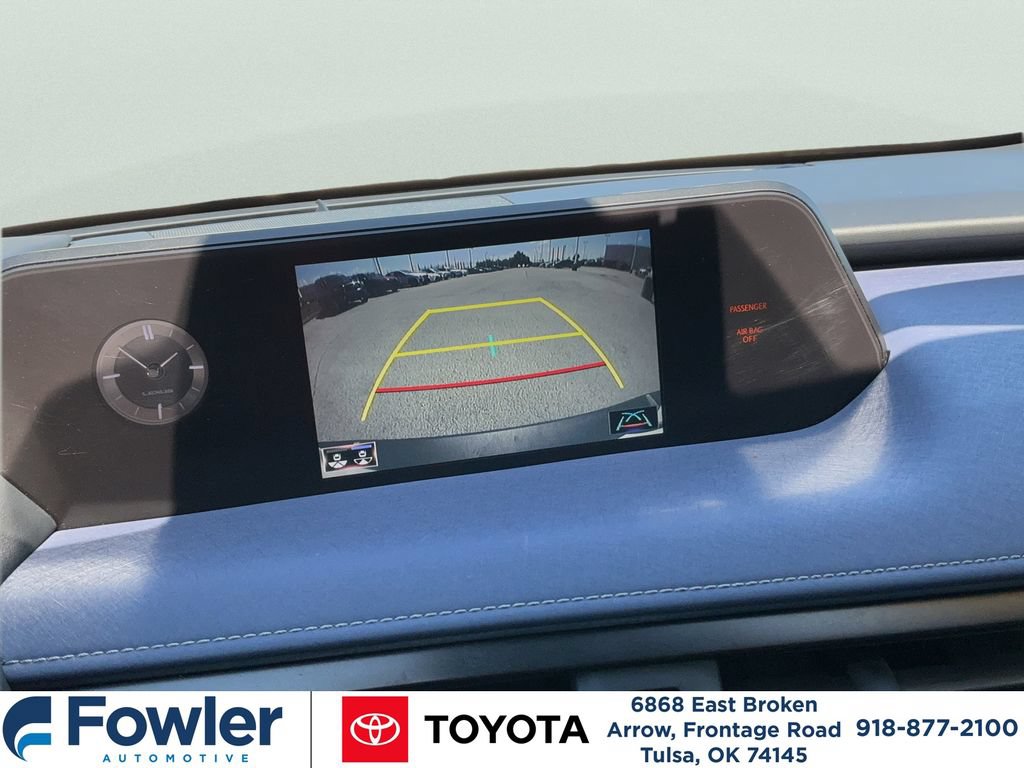 Used 2022 Lexus UX 200 w/ Premium Package FWD image 18