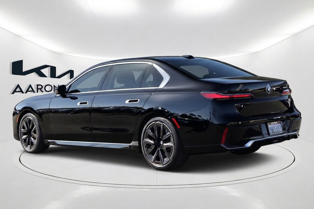 Used 2026 BMW 740i w/ Premium Package RWD image 7