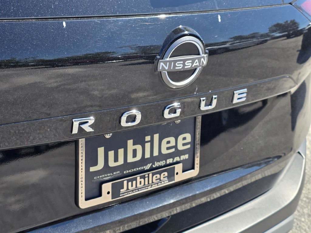 Used 2023 Nissan Rogue S FWD image 29
