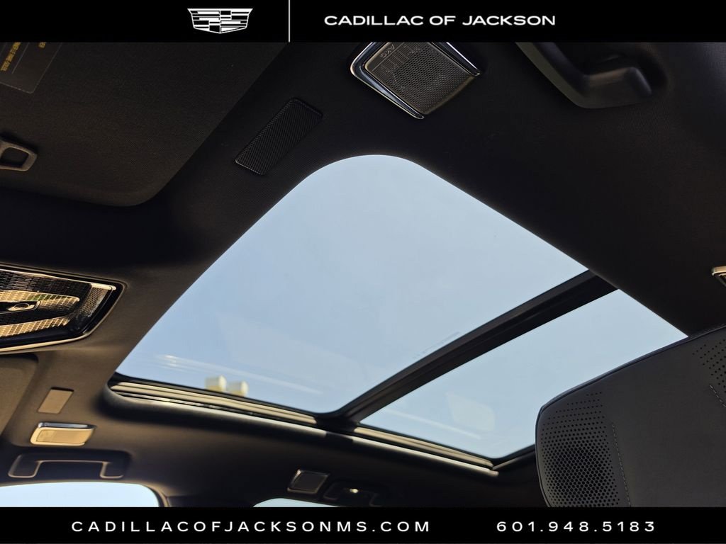 New 2027 Cadillac Vistiq Luxury w/ LPO, Floor Liner Package AWD/4WD image 17