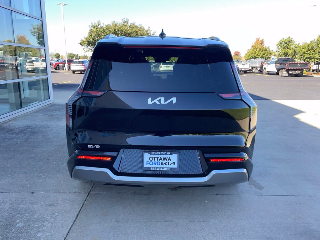 Used 2024 Kia EV9 Land AWD/4WD image 6