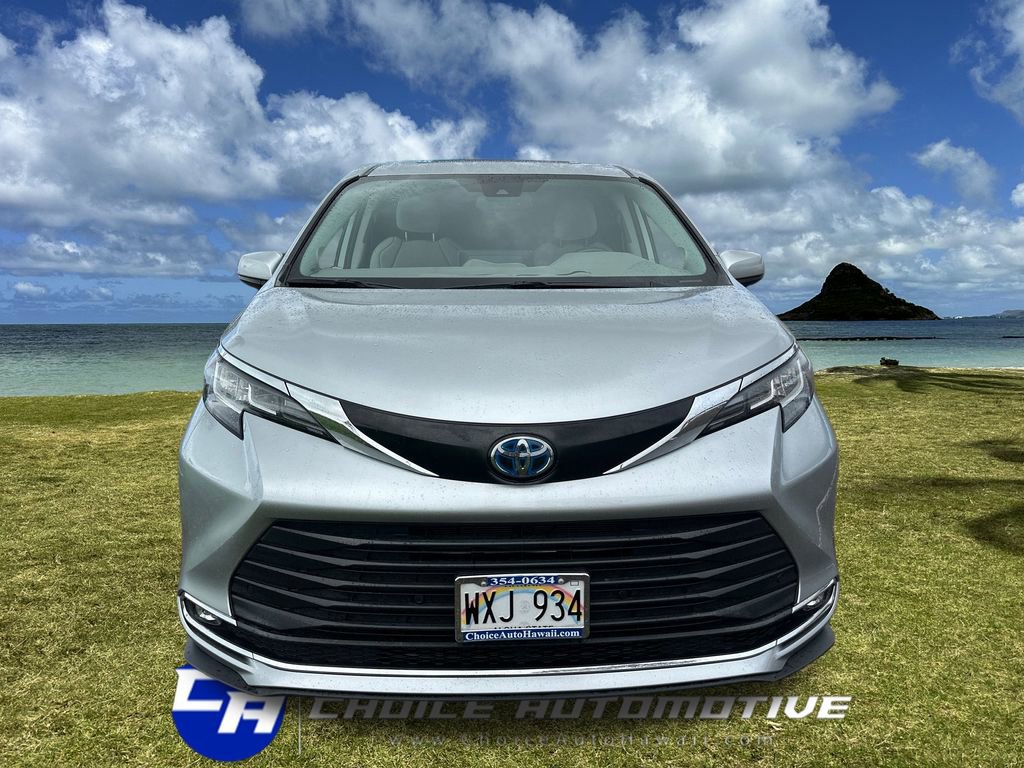 Used 2023 Toyota Sienna XLE image 10