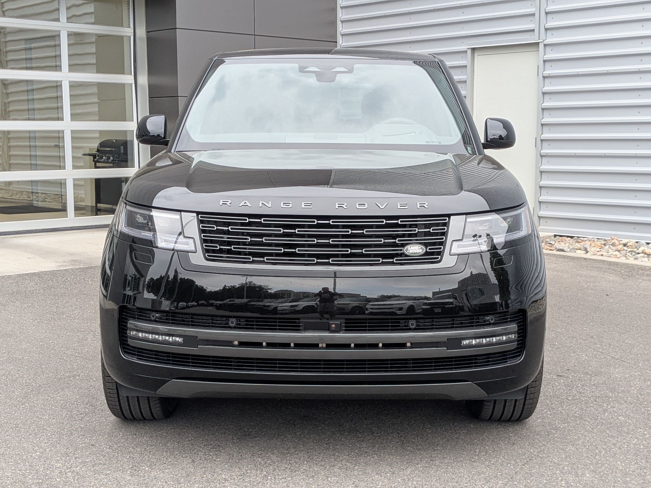 New 2026 Land Rover Range Rover Long Wheelbase SE AWD/4WD image 2