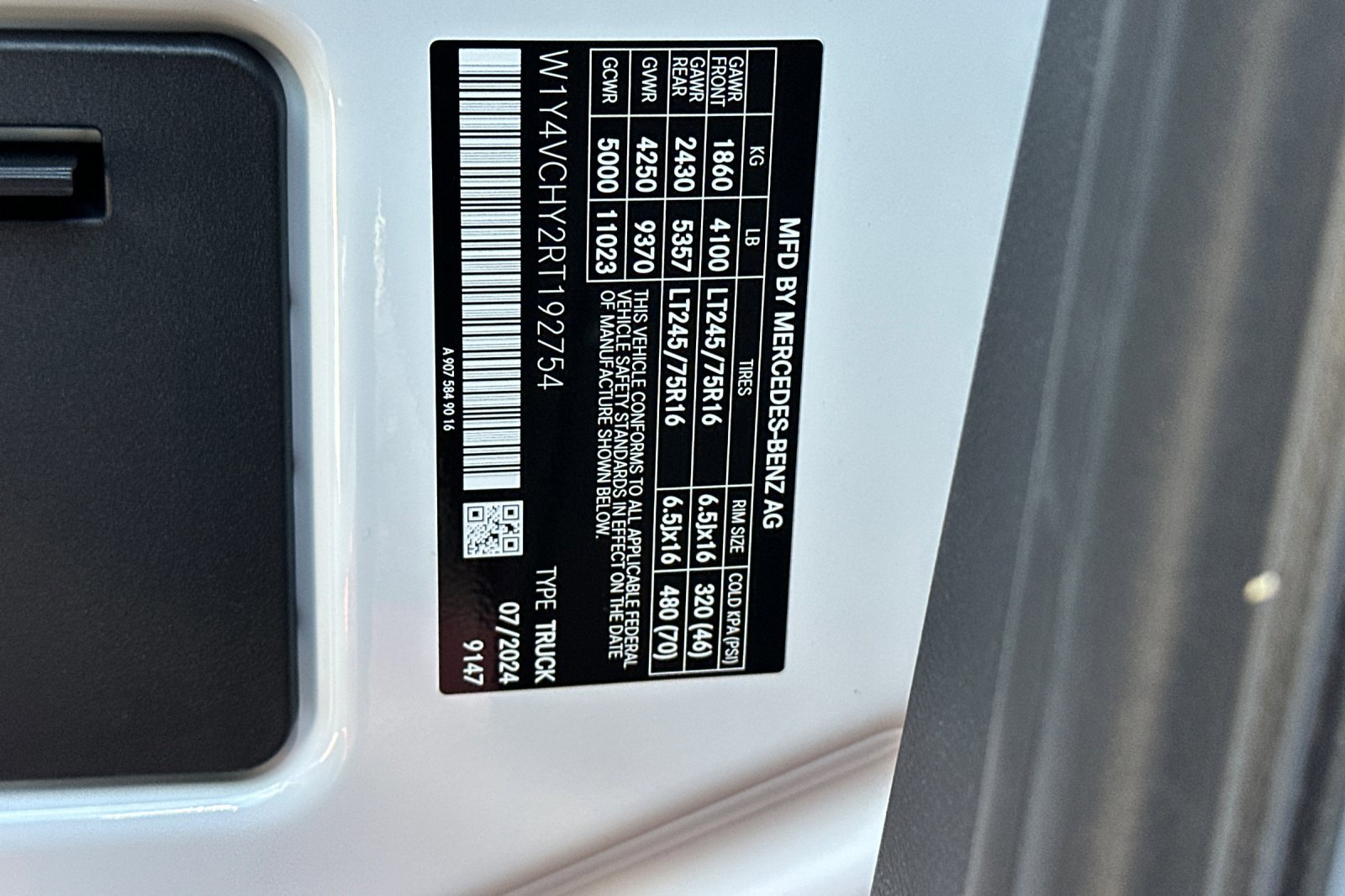 New 2024 Mercedes-Benz eSprinter 170 Cargo image 19