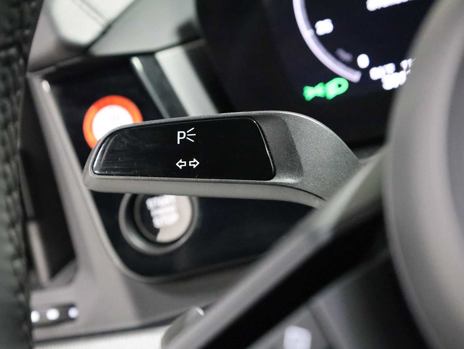 Certified 2025 Porsche Cayenne E-Hybrid AWD/4WD image 31