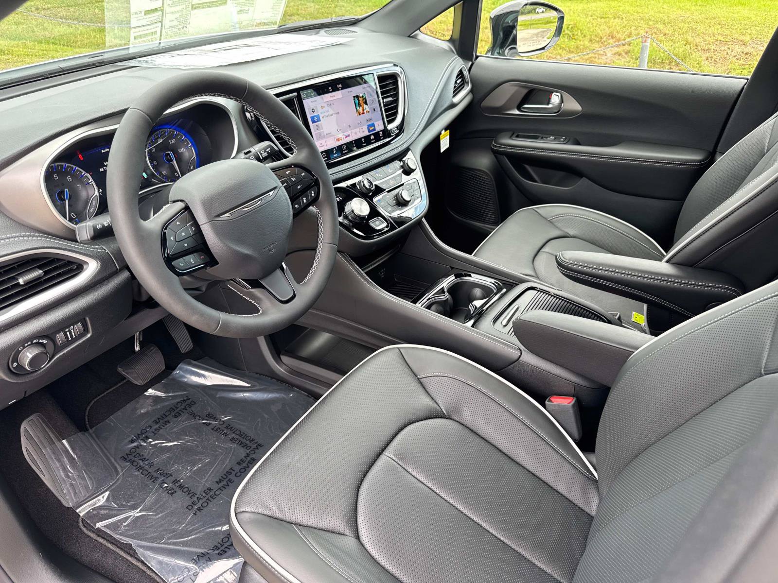 New 2027 Chrysler Pacifica Limited FWD image 22