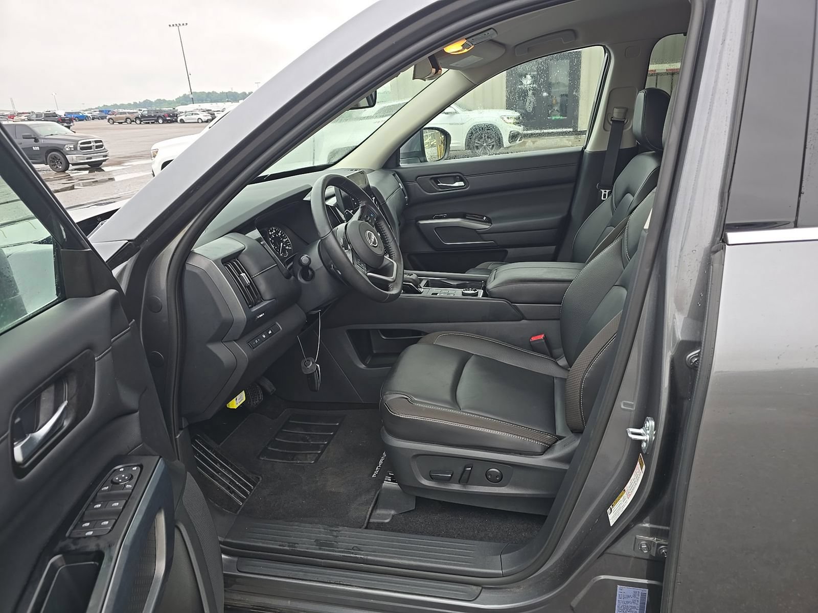 Used 2025 Nissan Pathfinder SL AWD/4WD image 8