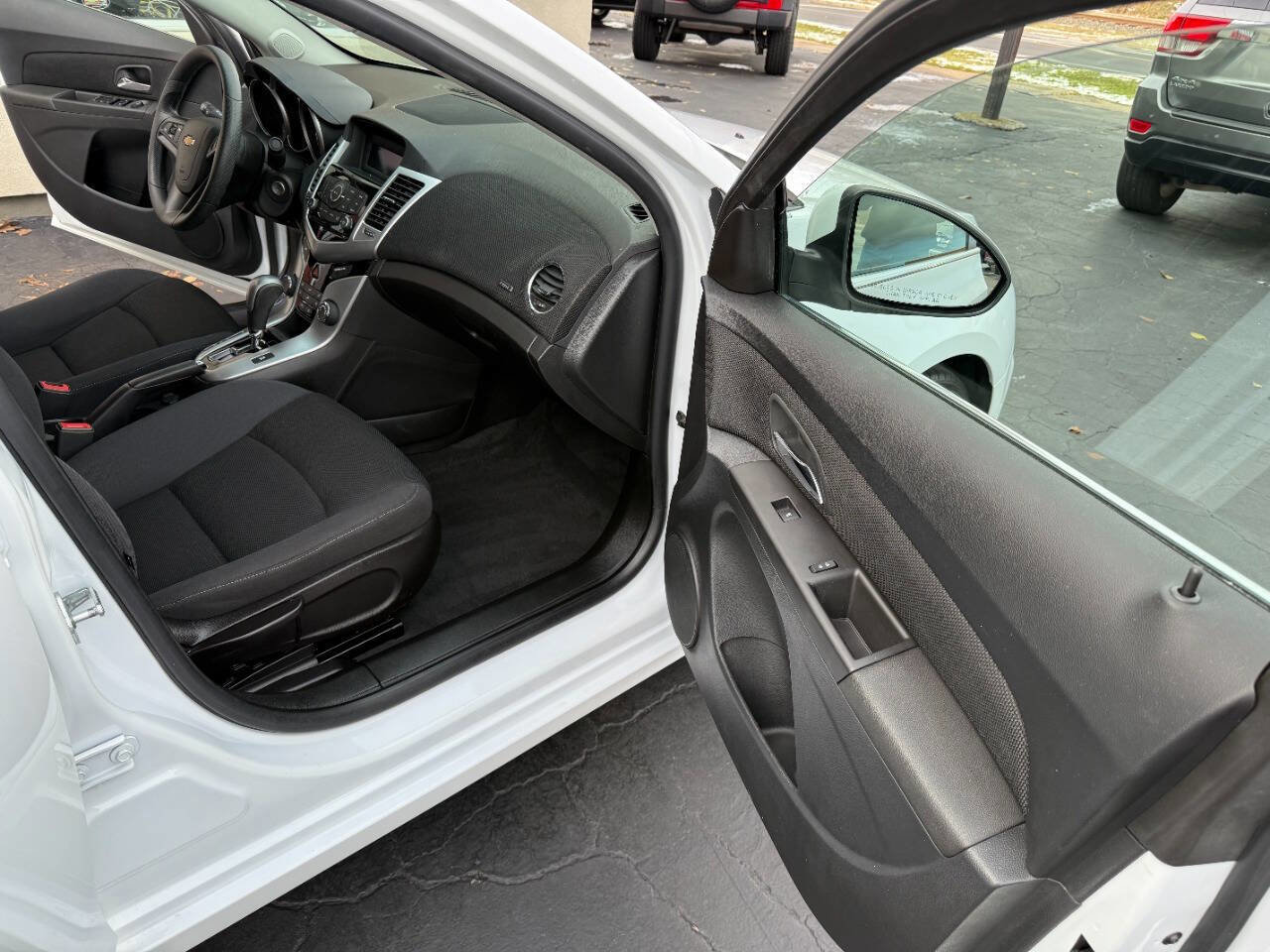 Used 2016 Chevrolet Cruze LT image 13