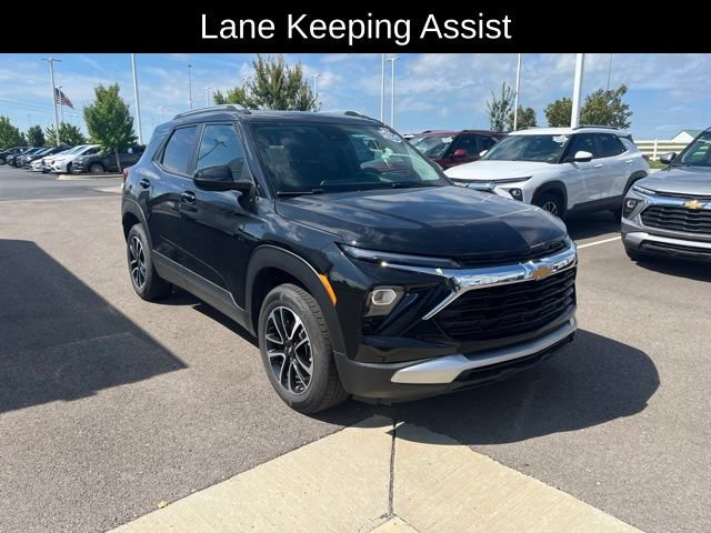 Used 2025 Chevrolet TrailBlazer LT AWD/4WD image 3