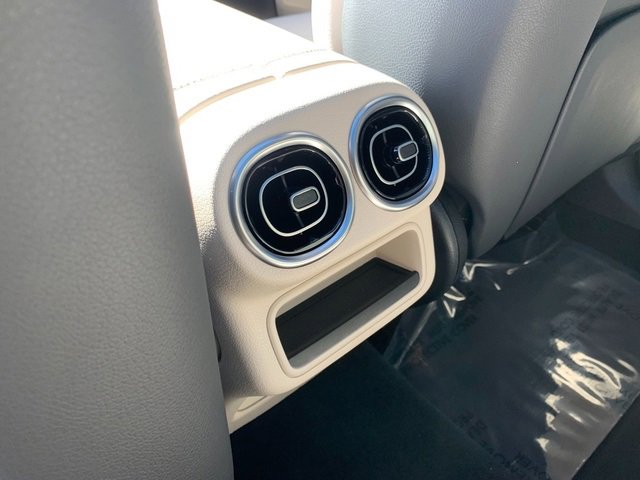 Used 2025 Mercedes-Benz GLC 300 4MATIC image 19