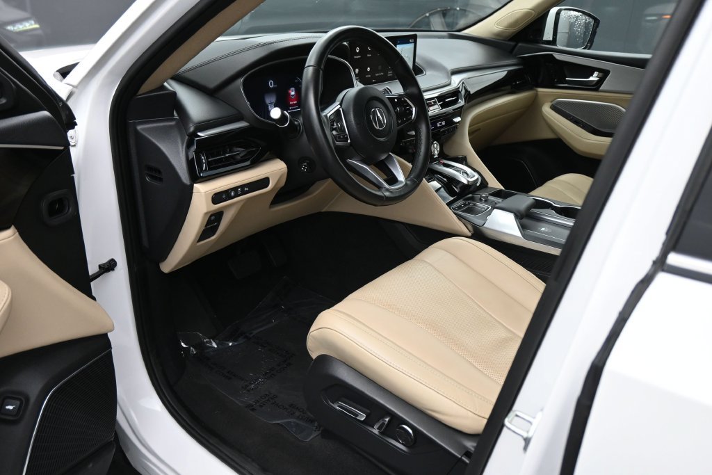 Used 2023 Acura MDX w/ Technology Package FWD image 2
