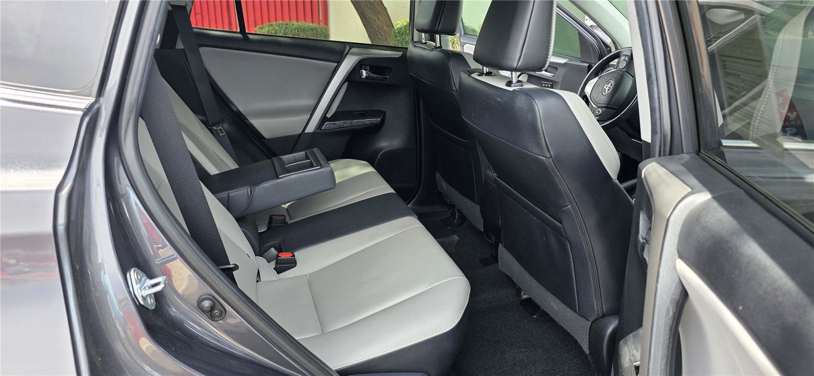 Used 2017 Toyota RAV4 Platinum FWD image 12