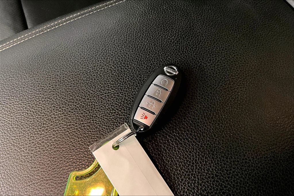 Used 2021 Nissan Titan SV w/ SV Convenience Package image 34