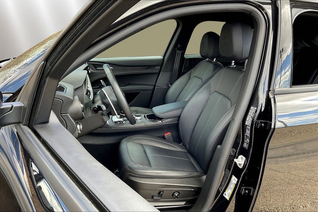 Used 2024 Alfa Romeo Stelvio Sprint image 21