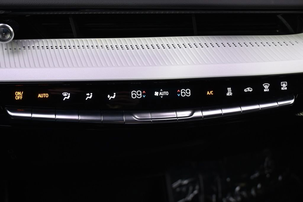 New 2025 Cadillac Optiq Sport 2 w/ LPO, ONYX Package AWD/4WD image 31