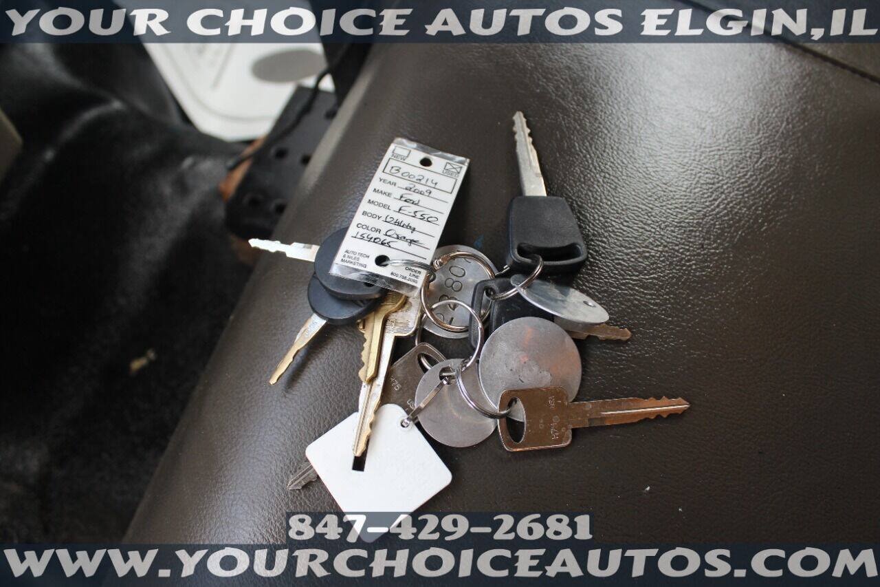 Used 2009 Ford F550 2WD Regular Cab Super Duty image 35