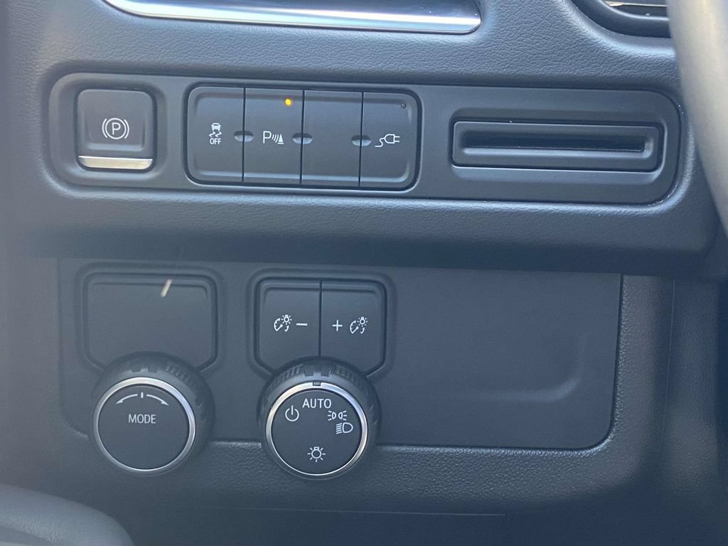 Used 2021 Chevrolet Tahoe LT w/ Rear Media and Nav Package RWD image 33