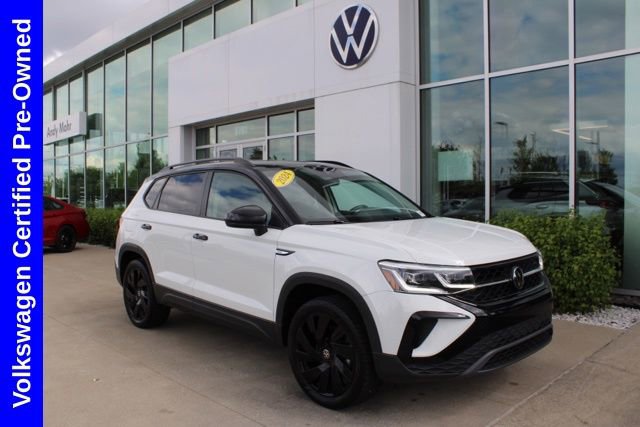 Used 2024 Volkswagen Taos SE AWD/4WD image 1