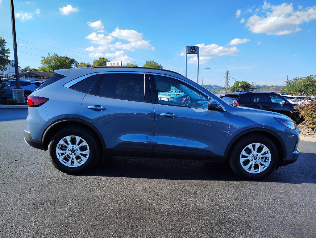 Used 2023 Ford Escape Active w/ Tech Pack #2 FWD image 4