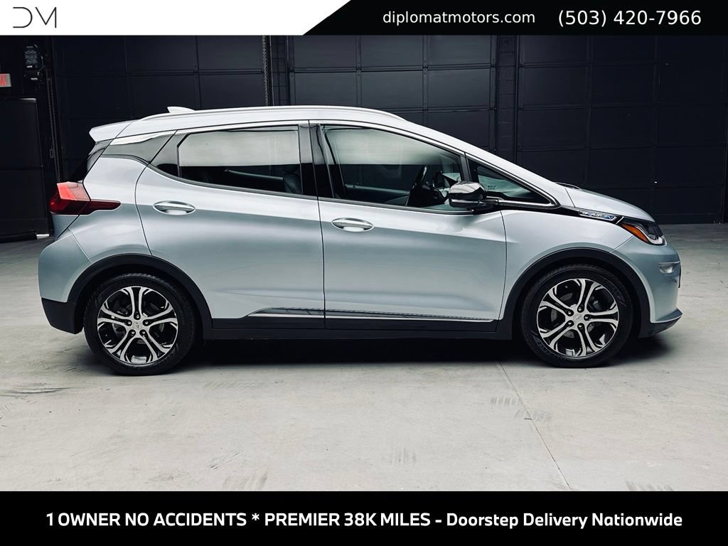 Used 2017 Chevrolet Bolt Premier w/ Driver Confidence II Package FWD image 8