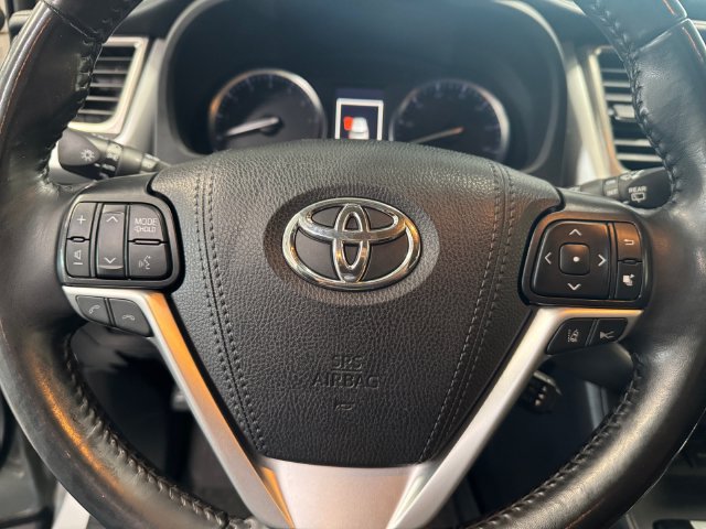Used 2019 Toyota Highlander XLE AWD/4WD image 21