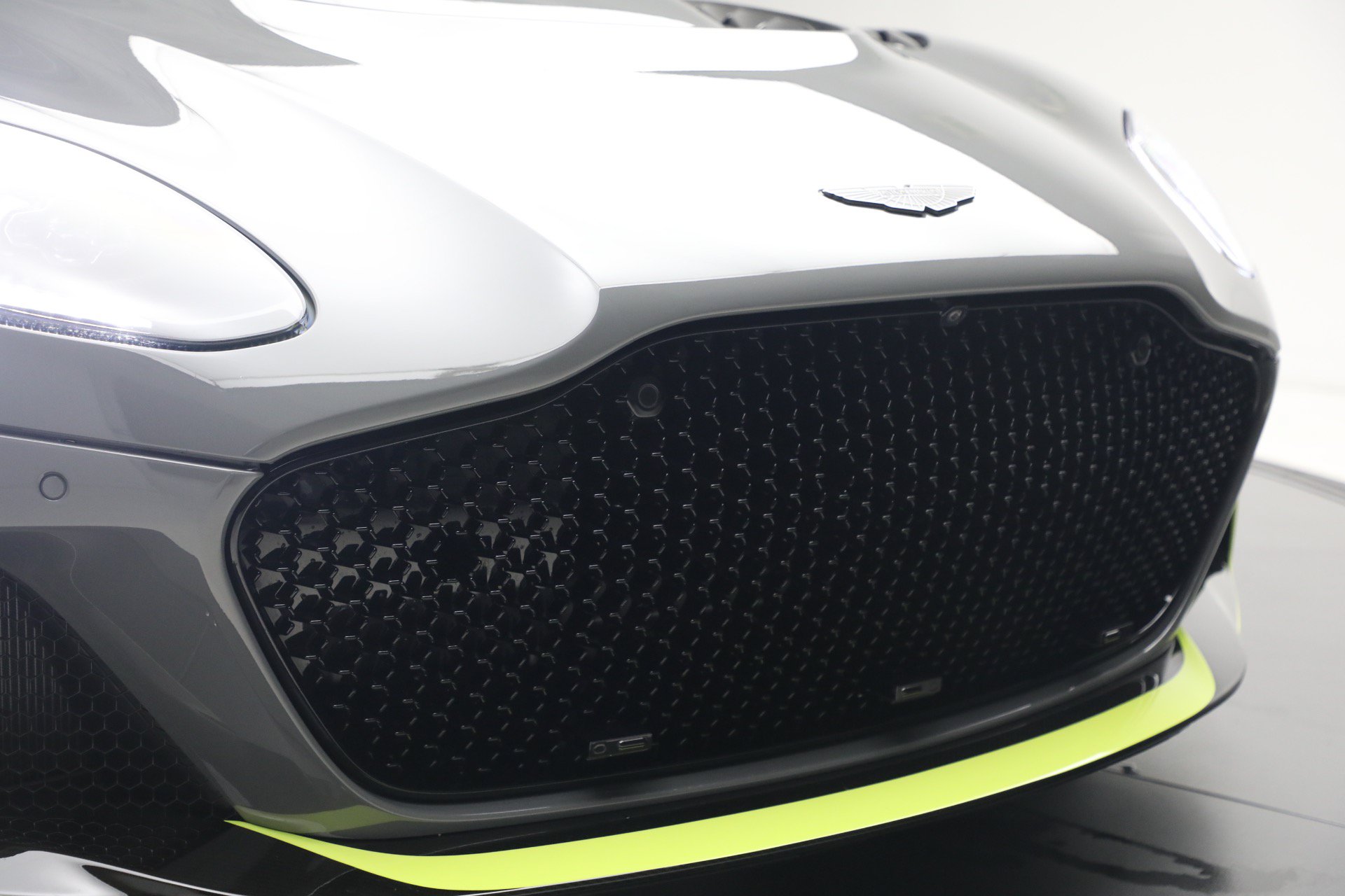 Used 2023 Aston Martin DBS Coupe RWD image 14