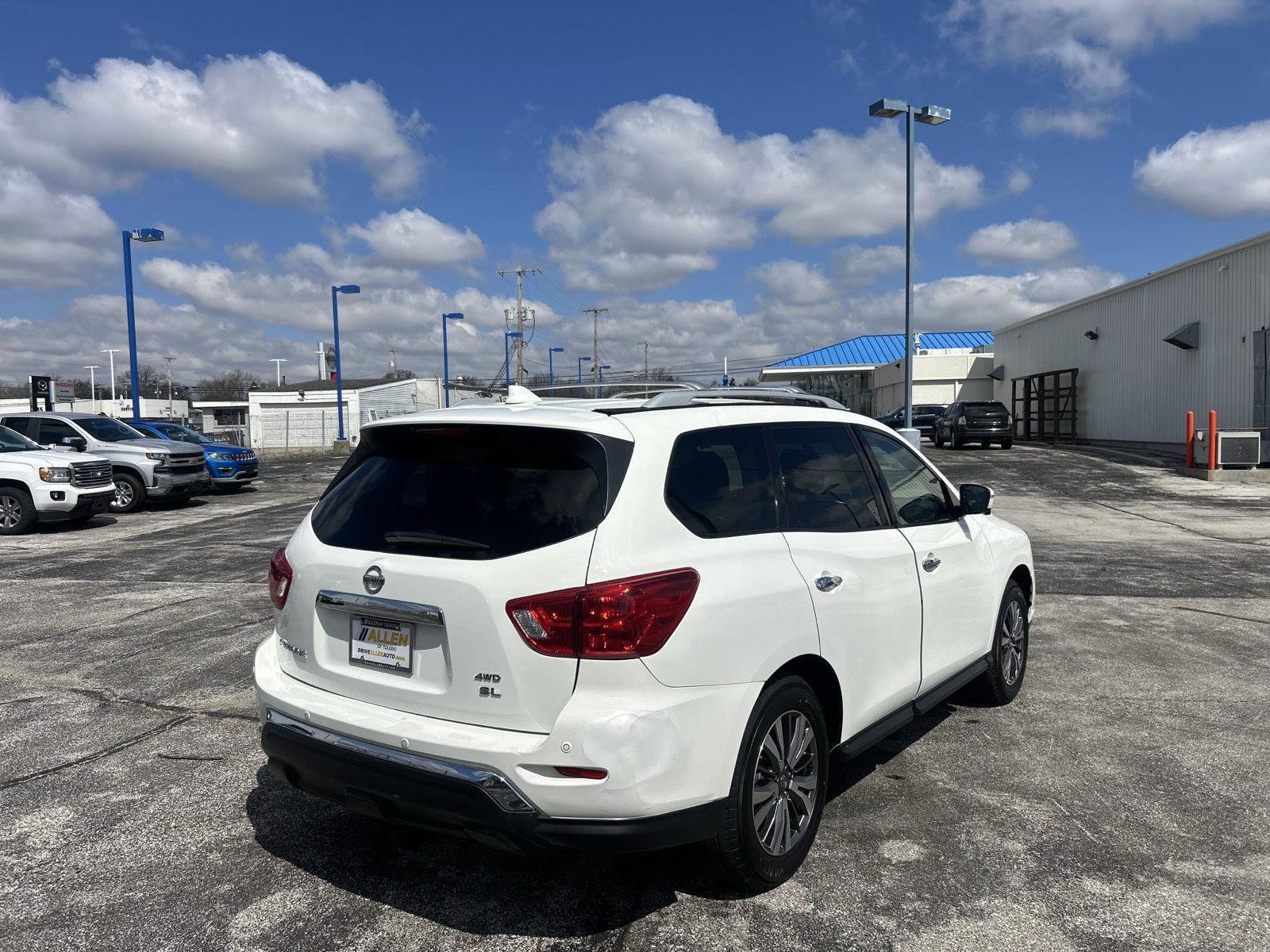 Used 2019 Nissan Pathfinder SL AWD/4WD image 5