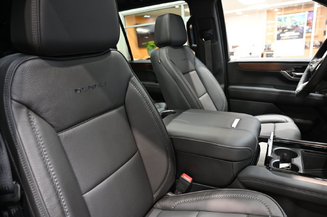 New 2026 GMC Yukon XL Denali w/ Sun & Power Step Package AWD/4WD image 10