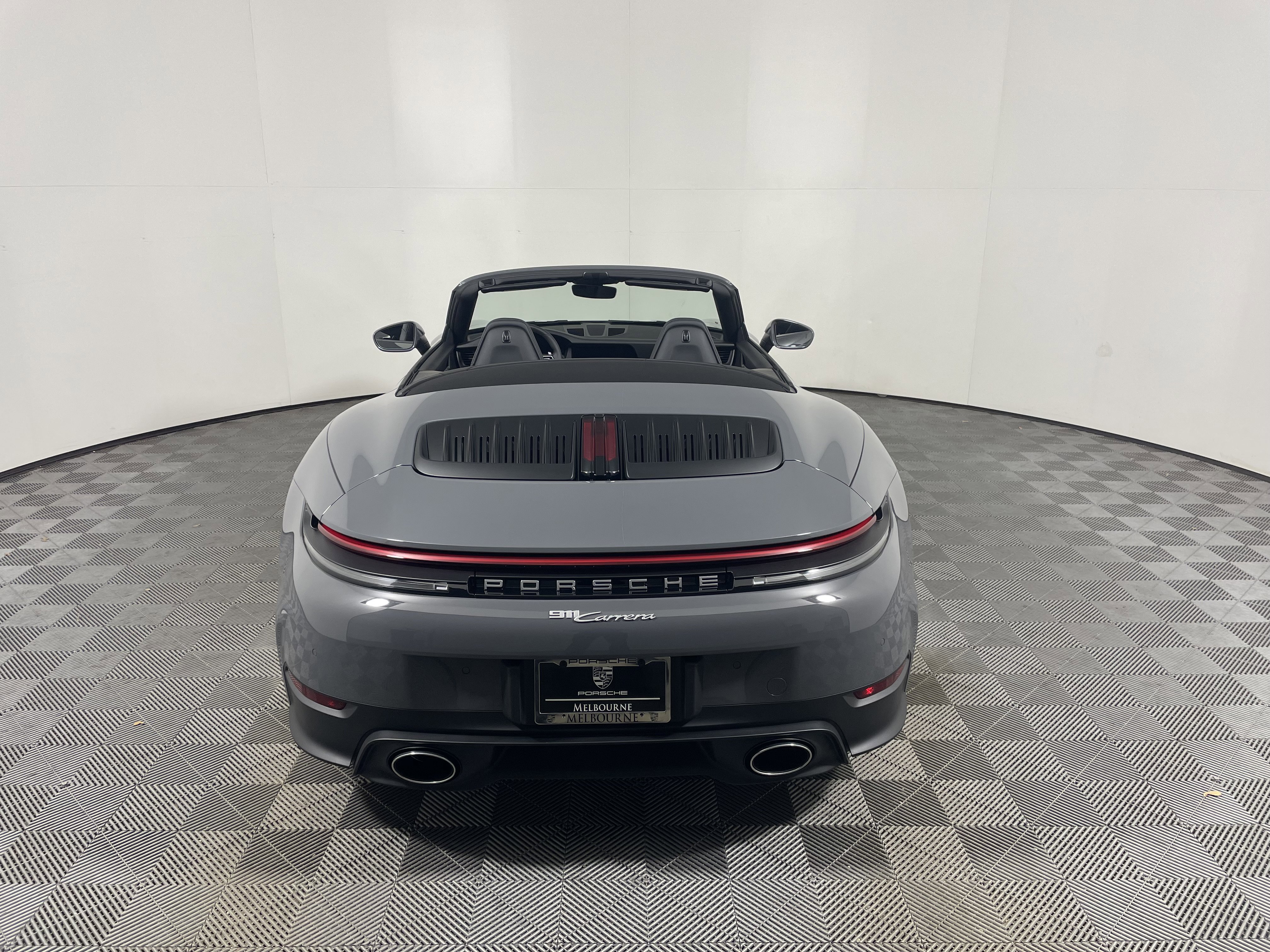 Used 2025 Porsche 911 Carrera image 6