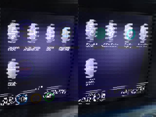 Used 2024 GMC Terrain SLT image 23