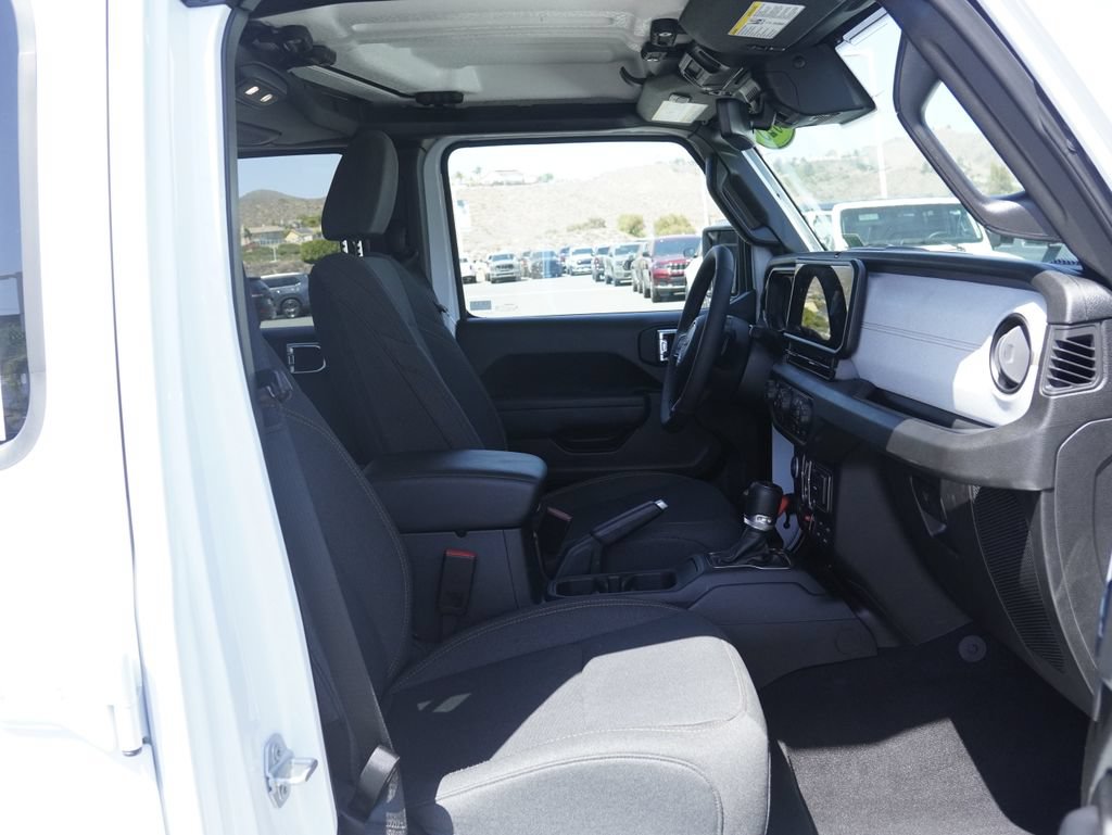 Certified 2025 Jeep Gladiator Sport AWD/4WD image 29