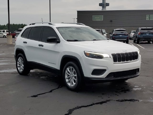 Used 2020 Jeep Cherokee Latitude w/ Cold Weather Group AWD/4WD image 2