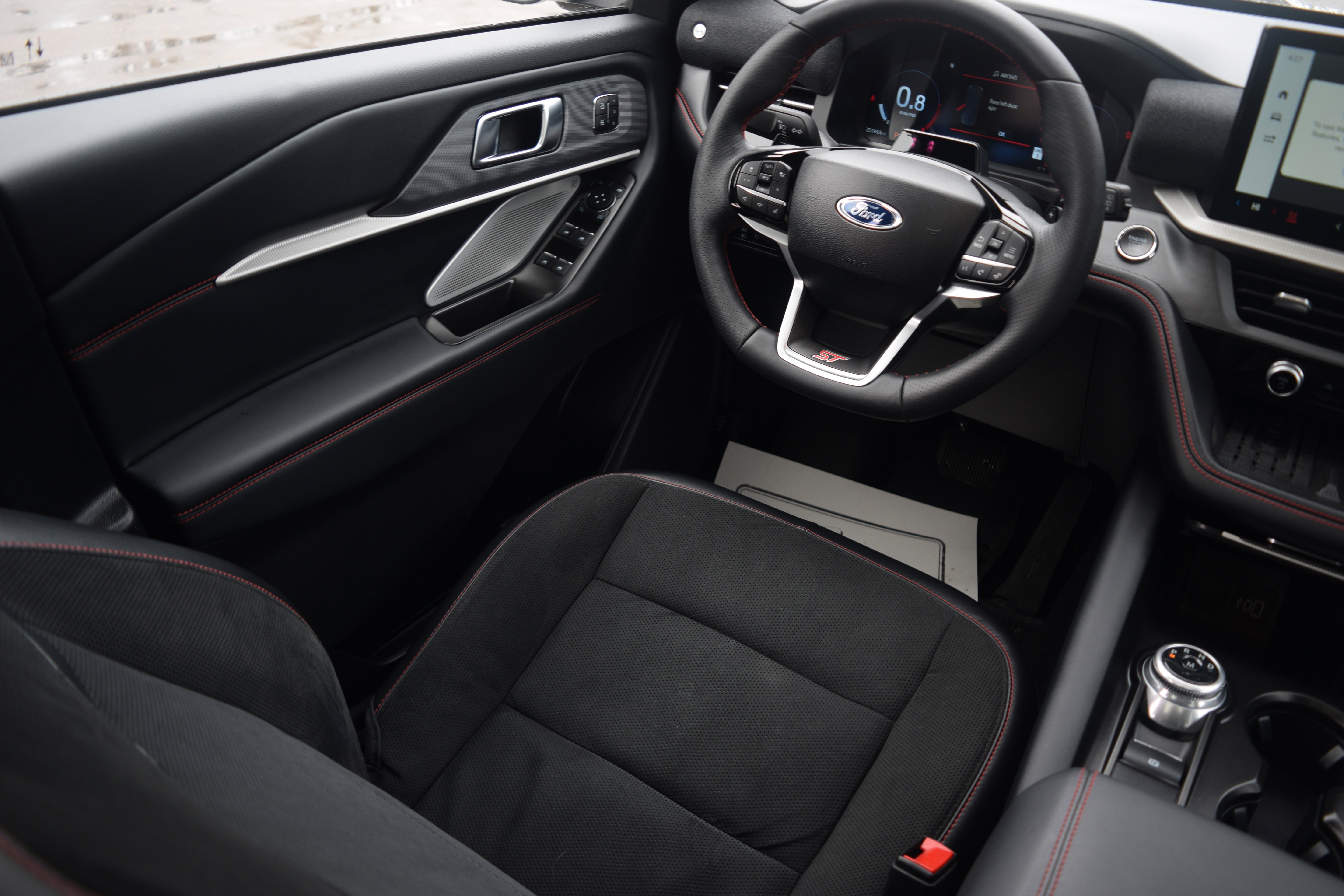 Used 2025 Ford Explorer ST image 2