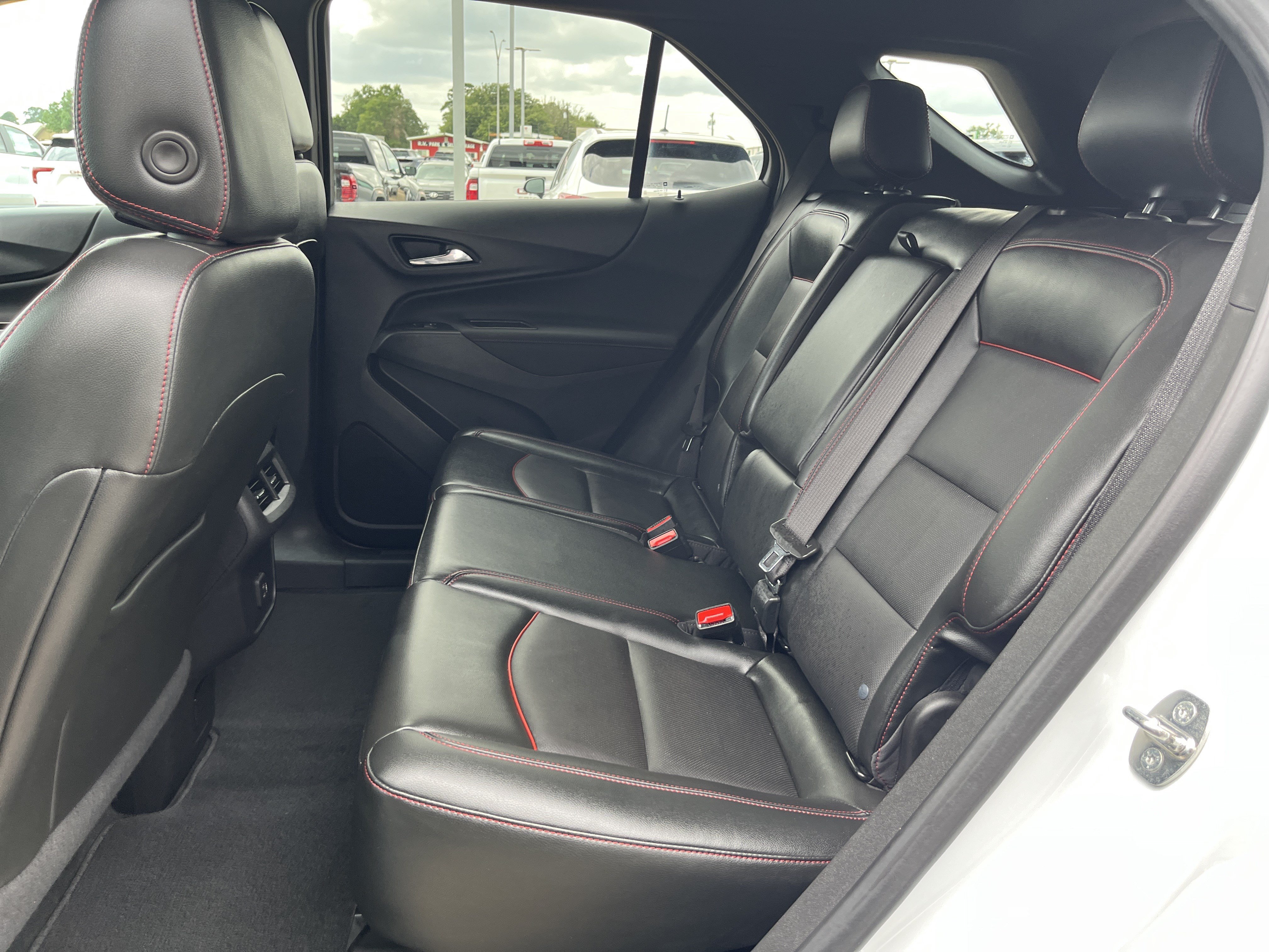 Used 2022 Chevrolet Equinox RS w/ RS Leather Package FWD image 11