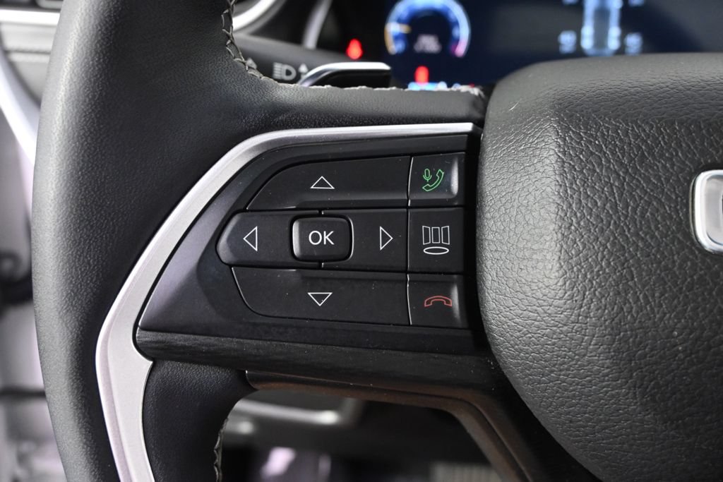 Used 2023 Jeep Grand Cherokee Altitude AWD/4WD image 32