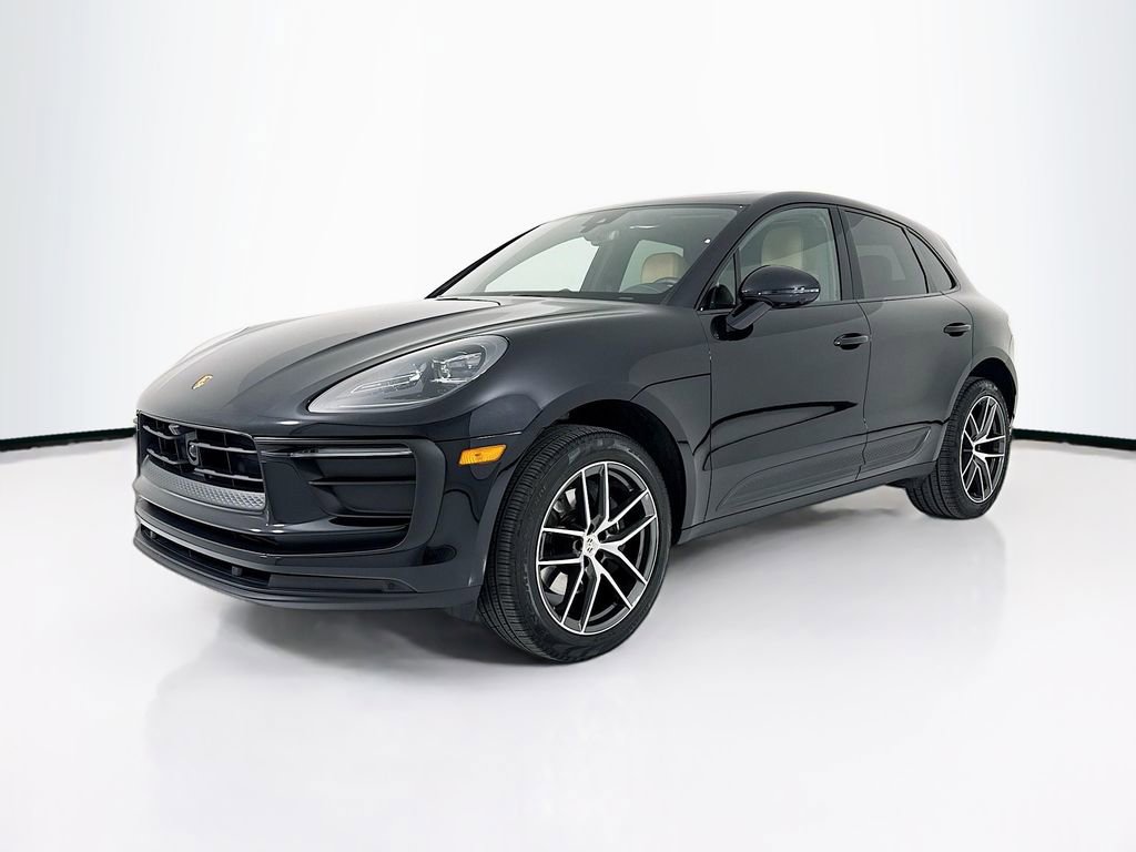 Certified 2025 Porsche Macan image 1