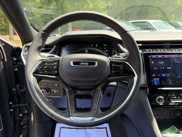 Certified 2023 Jeep Grand Cherokee Overland w/ Luxury Tech Group IV AWD/4WD image 17