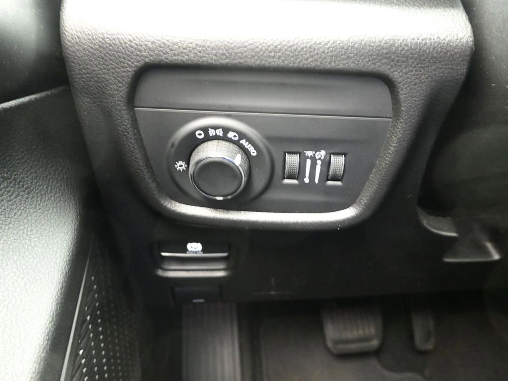 Used 2023 Jeep Grand Cherokee L Laredo image 18