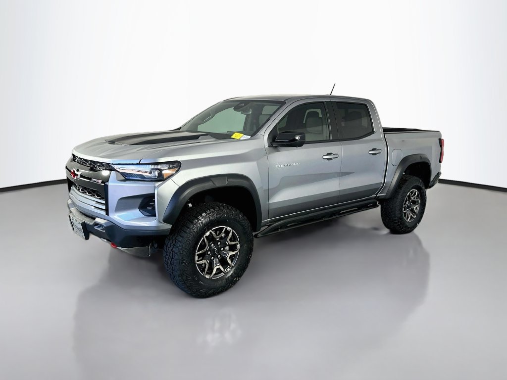 Used 2026 Chevrolet Colorado ZR2 w/ Technology Package AWD/4WD image 3