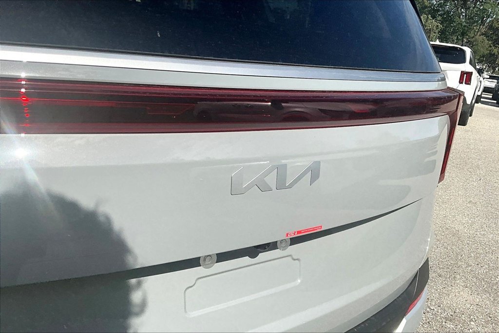 New 2027 Kia Carnival LX FWD image 9